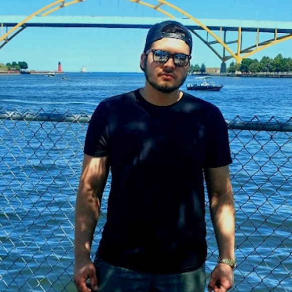 Meet your Posher, Rafael - Picture 1 of 1